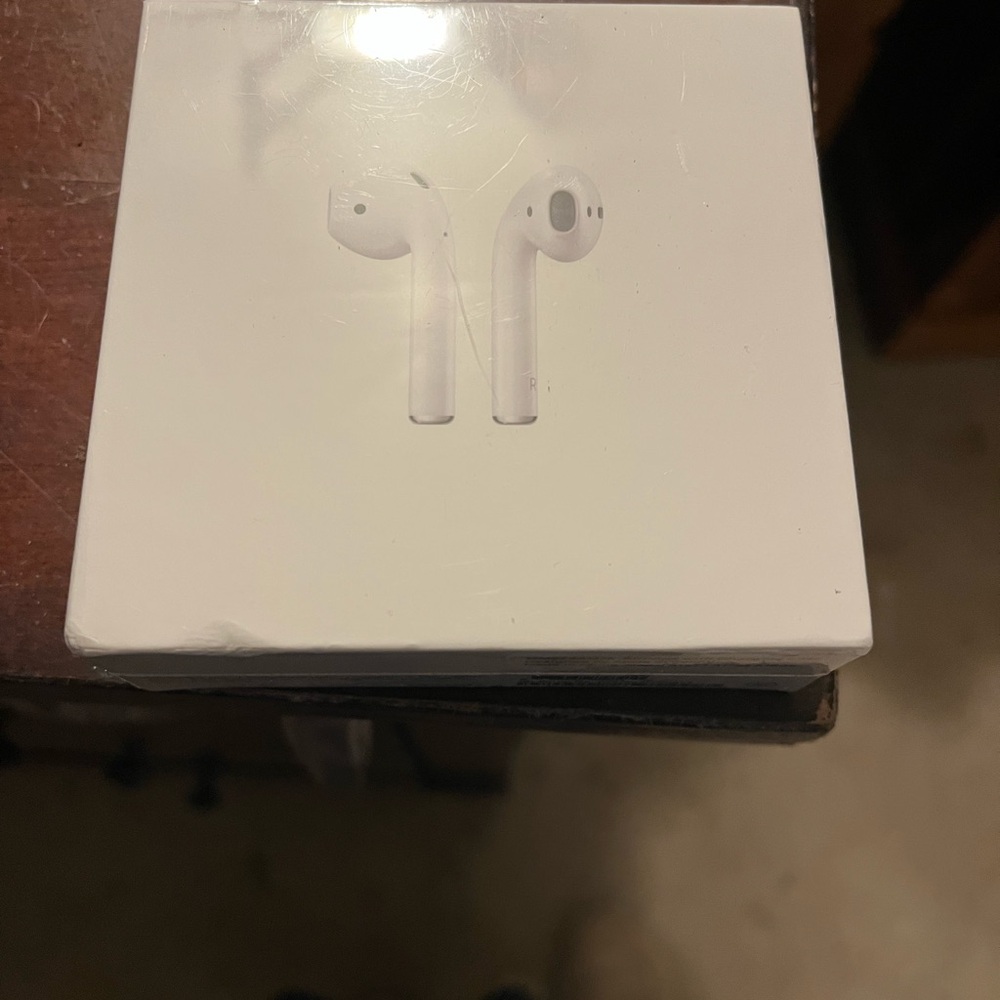 Apple AirPods - new in sealed box 2nd gen